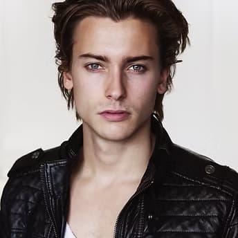 Rowen Elah - Commander